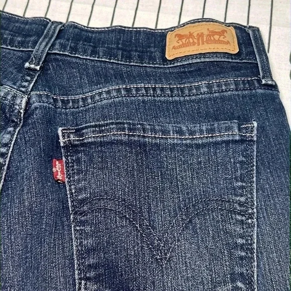 Levi Cut off's. Levi's  Jean Shorts. Denim Shorts. Size 2 - Picture 2 of 10